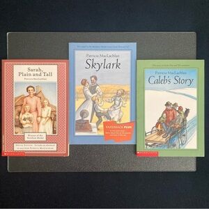 SCHOLASTIC 3 book set
